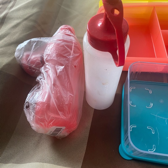 Tupperware - Picture 7 of 8